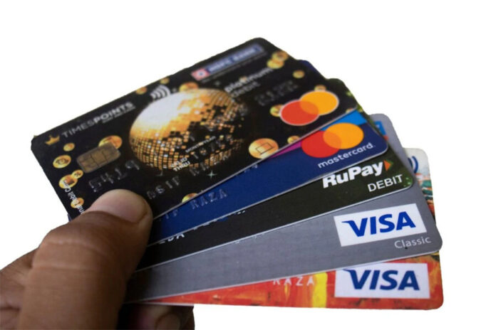 Advantages of Debit Card,Debit Card,ATM Card,Cash Back,Benefits of Rewards,Cash Back Offers,Debit Card vs Credit Card