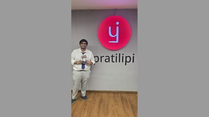 27 Tracks Between Us: A Story of Love, Memory, and the Echoes of Time By Author Vinaay